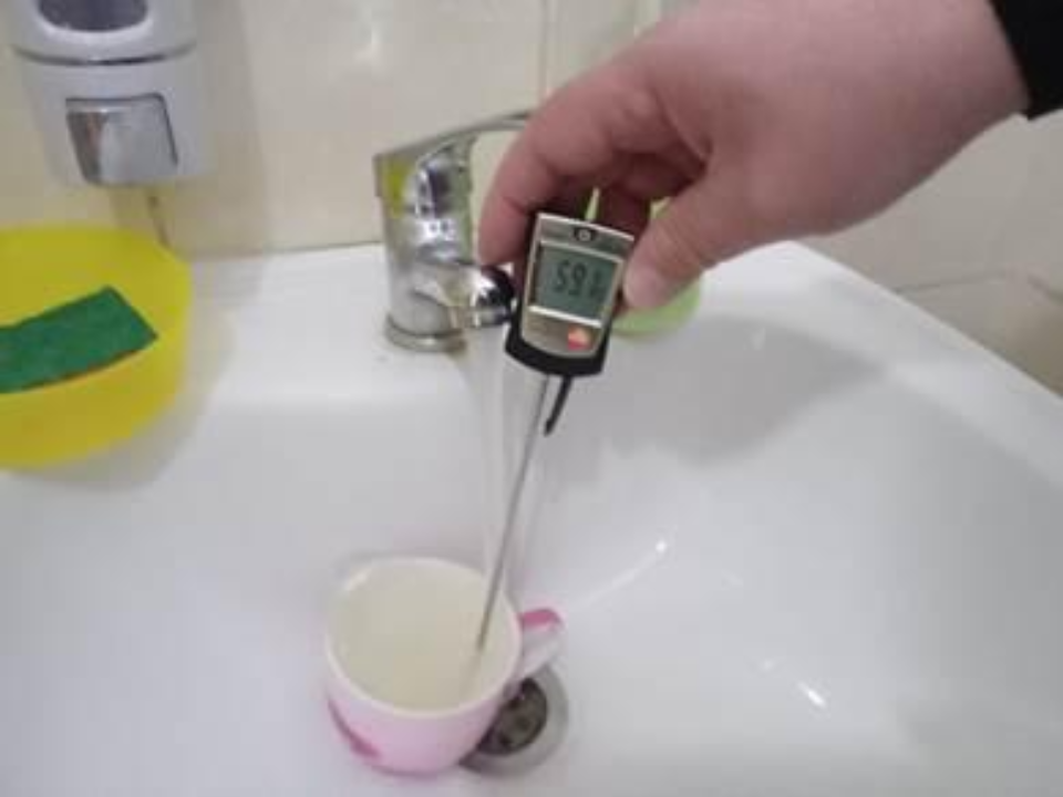 В деревне Голубое наладили график подачи воды в квартиры жителей