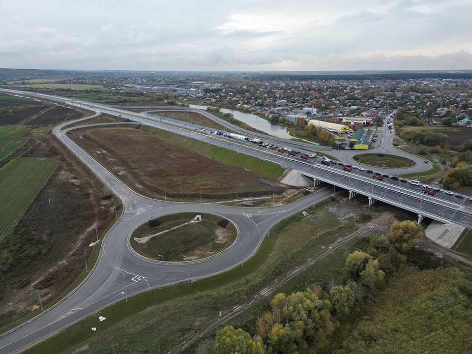 Дорожники изменили схему движения транспорта из Октябрьского на М5 «Урал»