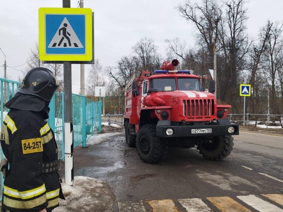 Подготовить машину и себя: подмосковные спасатели дали советы по безопасному вождению в гололед