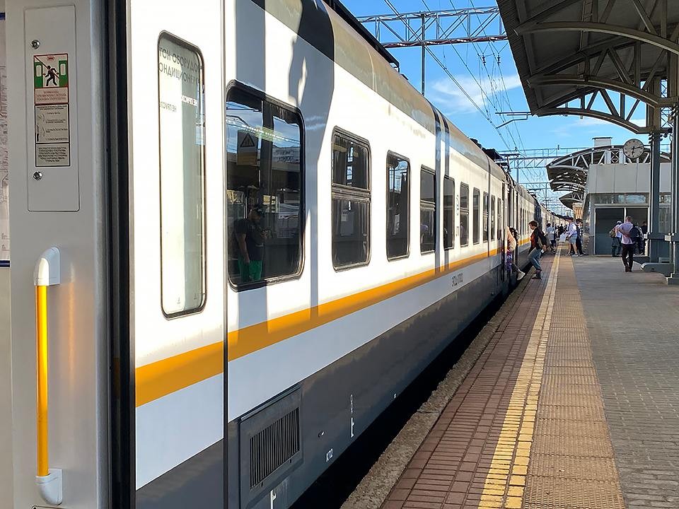 Сотрудники РЖД рассказали реутовчанам, как не попасть под поезд