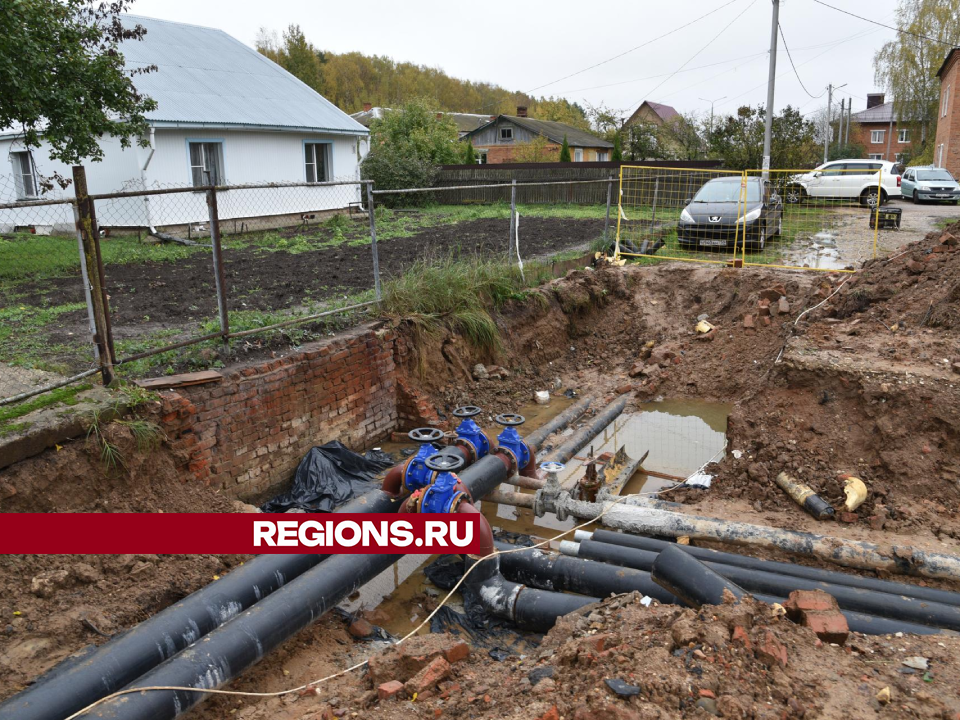 Коммунальщики на 70% заменили старые трубы горячего водоснабжения в поселке Новолотошино