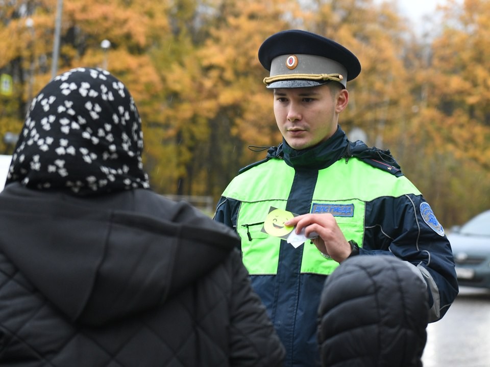 Подмосковные спасатели посоветовали надевать на детей светоотражающий жилет