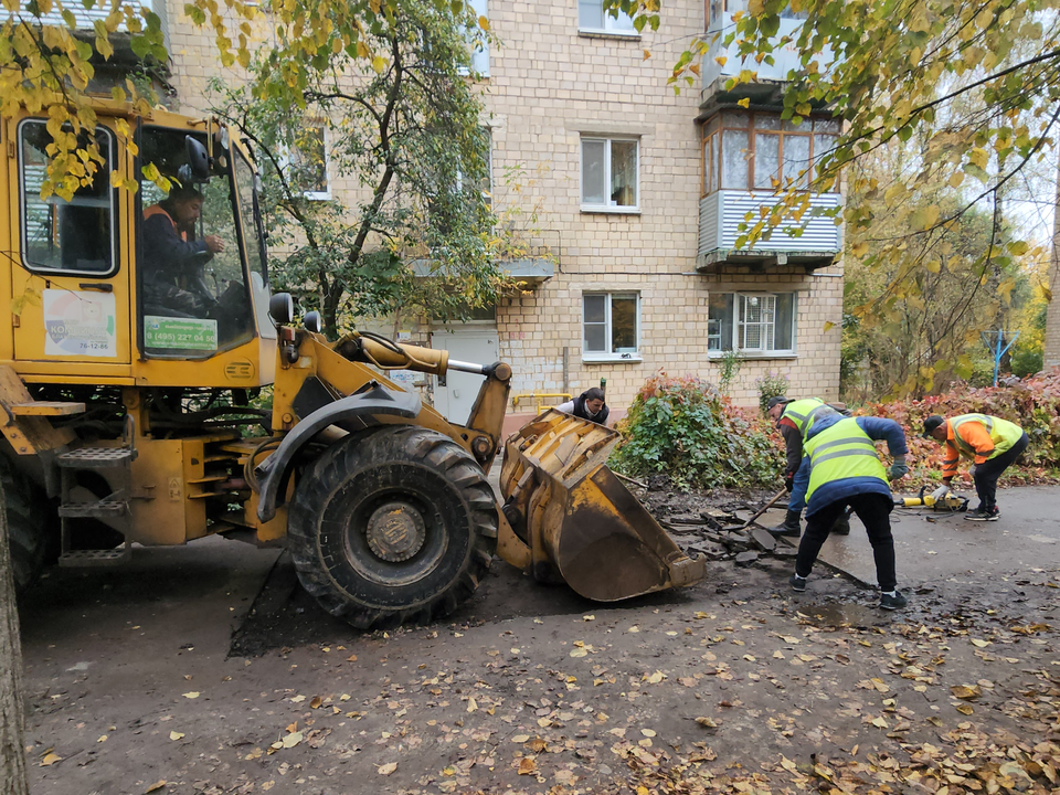 Благоустройство двора на улице Школьной завершится в конце октября