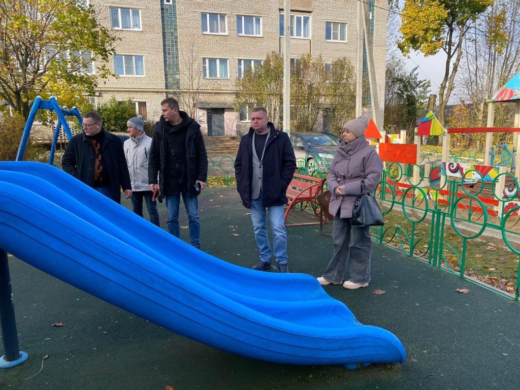 В поселке Тучково отремонтировали детскую площадку на улице Силикатной