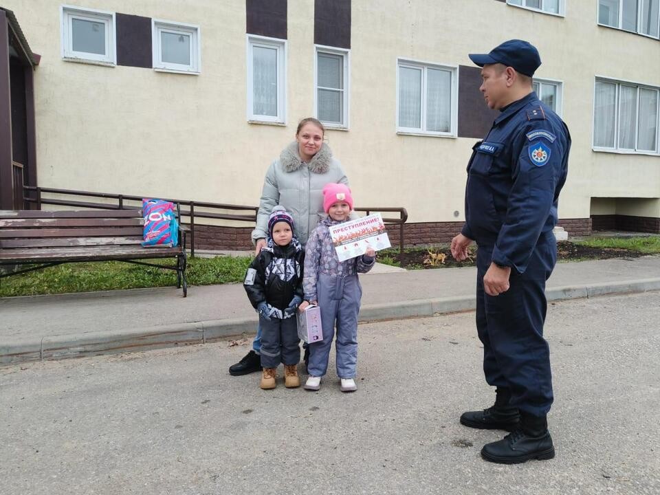 Ликбез по зимнему использованию печей провели в Кашире местные пожарные