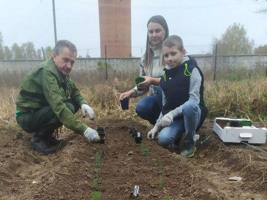 Школьный питомник «лесовичков» из Михнева пополнился новыми растениями