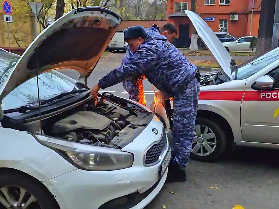 Росгвардейцы помогли девушке завести заглохший автомобиль