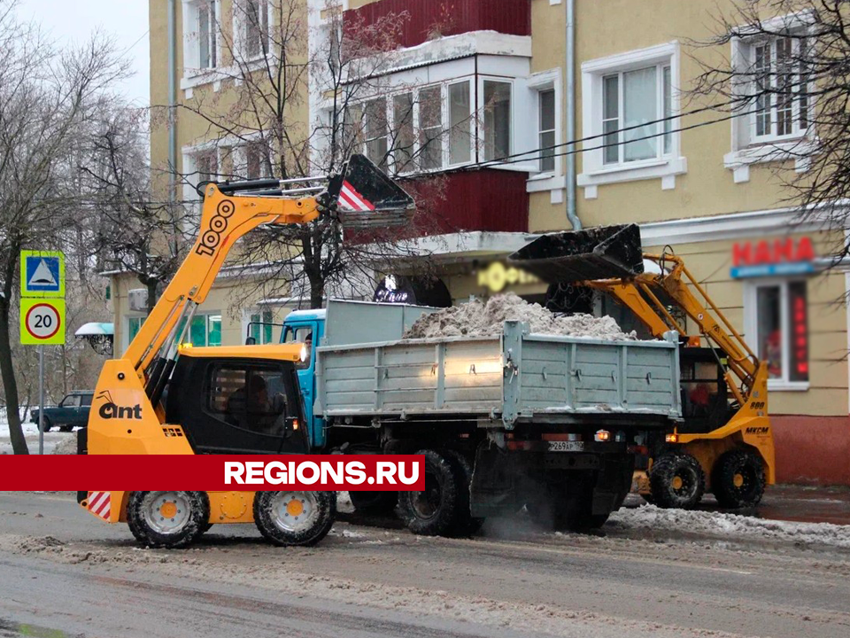 Компактный и маневренный: чем будут убирать парковки будущей зимой