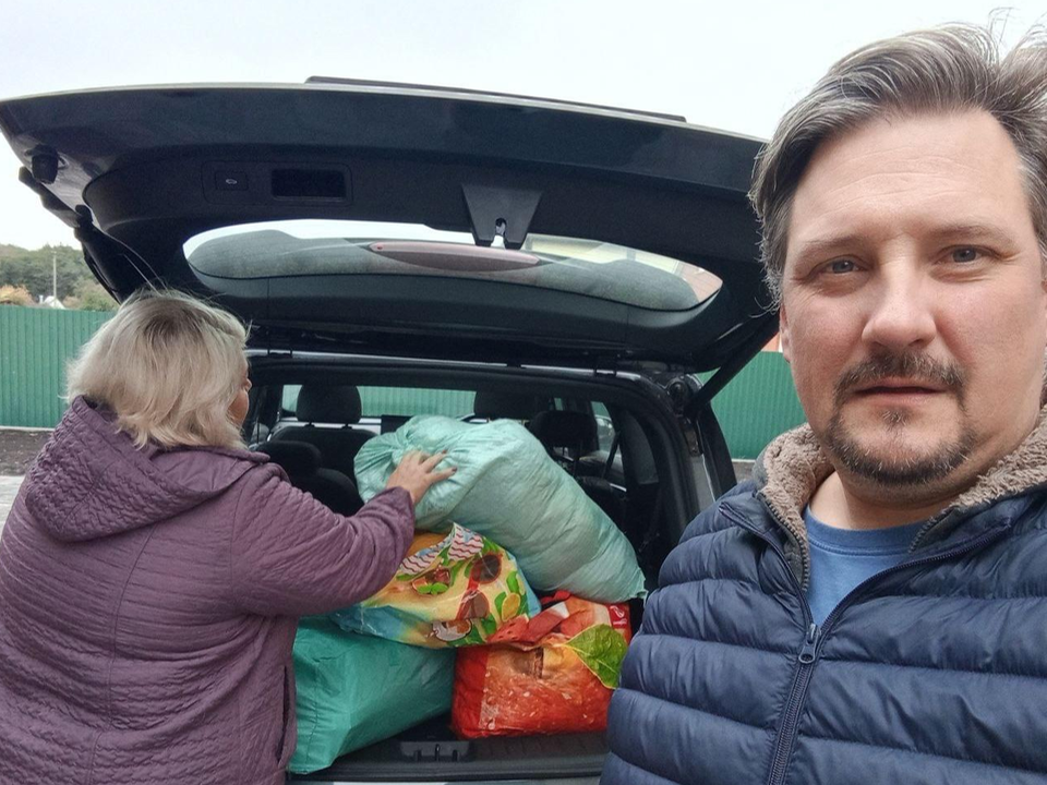 Житель Дзержинского рассказал, почему его поездки с гуманитарной миссией стали регулярными