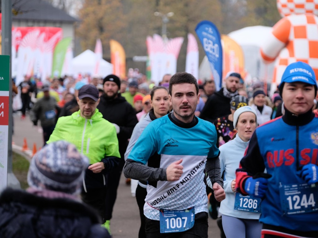 На старт кросс-полумарафона «ОдинцовоRUN» в Подмосковье вышли полторы тысячи участников