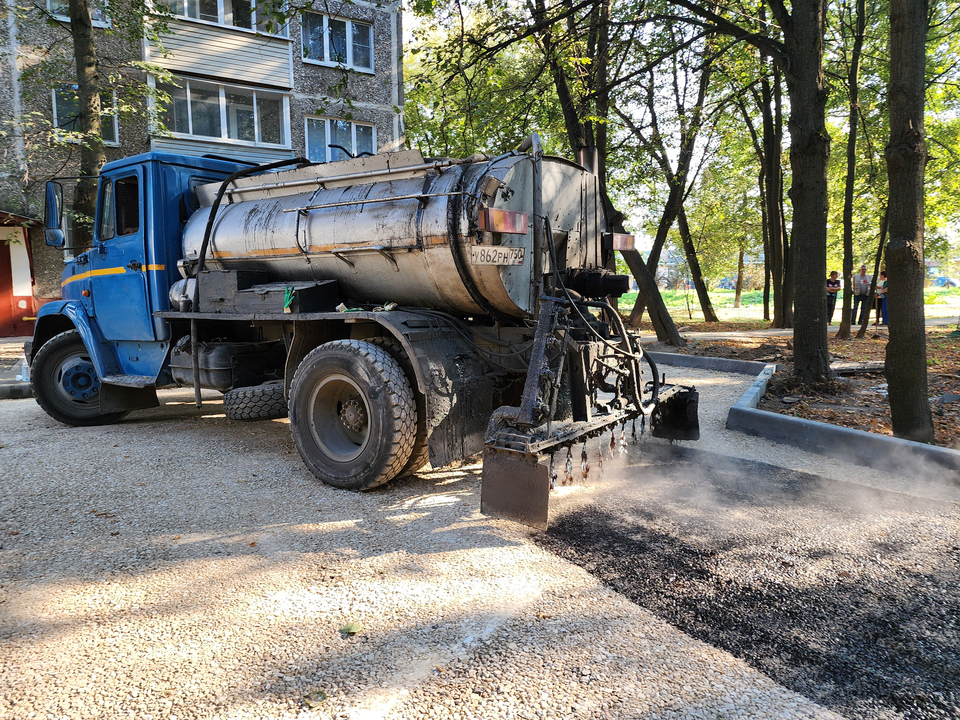 Асфальтирование улиц ы Зеленая в поселке Володарского и проспекта Ленинского Комсомола в Видном почти завершено