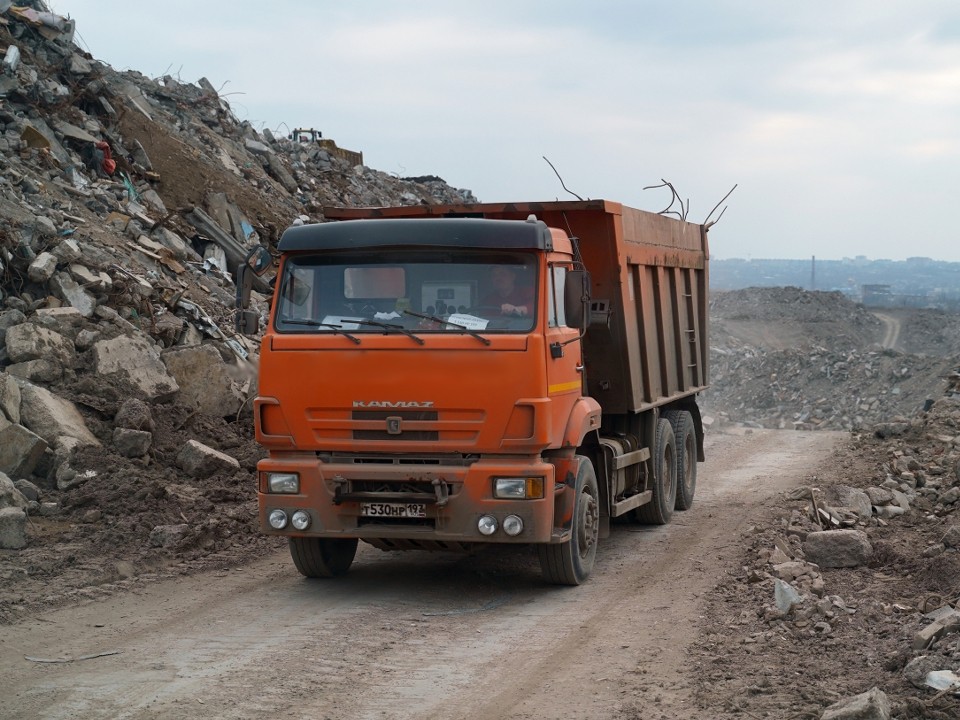 Шесть водителей были пойманы на незаконном вывозе отходов в ЖК «Видный город»