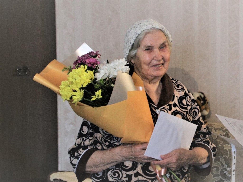 В Воскресенске поздравили с 95-летием труженицу тыла Надежду Юняеву