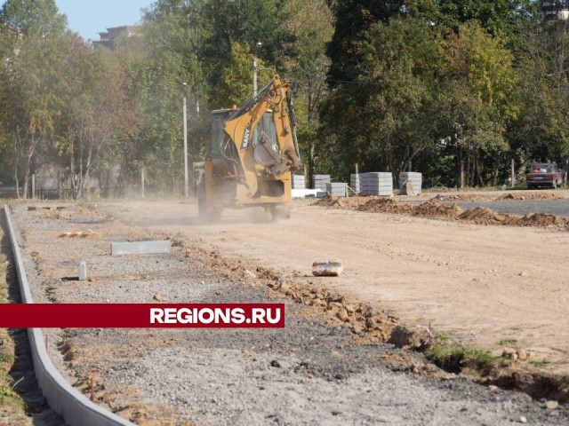 На пришкольном стадионе в Сергиевом Посаде обустраивают игровое поле и планируют дорожки