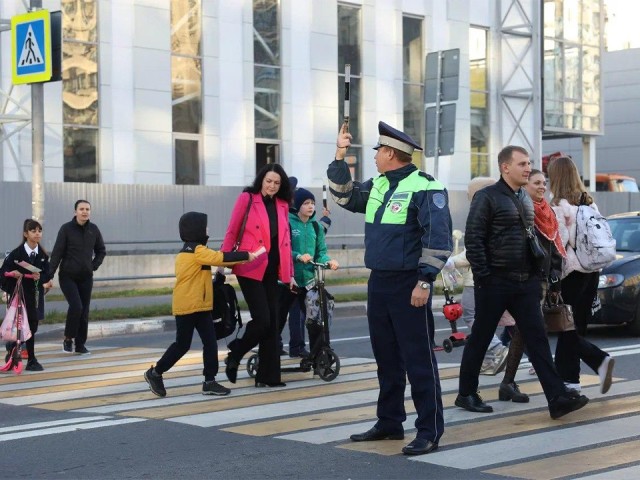 Как в Мытищах заботятся о безопасности юных пешеходов на проспекте Астрахова