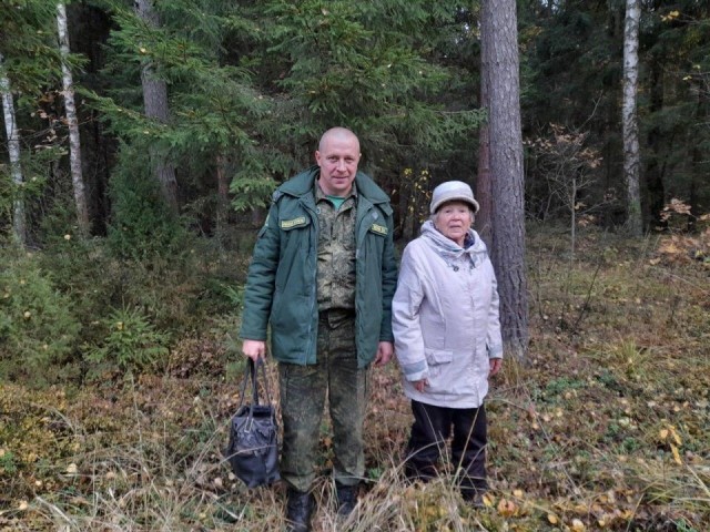 Сотрудники лесной охраны разыскали женщину, заблудившуюся под Шатурой