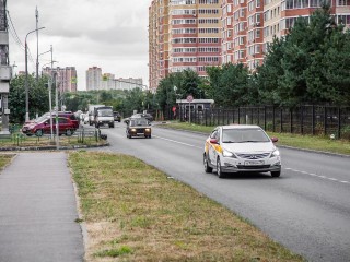 В Подольске на региональных дорогах отремонтировали светофор и ограждения