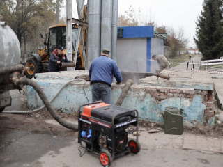 Горячую воду перекрыли в двенадцати домах в Чехове из-за утечки на магистрали