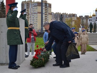 Краснознаменцы почтили память испытателей, погибших на космодроме «Байконур»