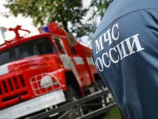 Дедовский лицей окружили машины экстренных служб