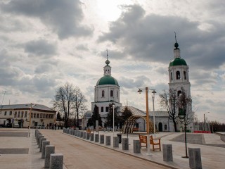 В Зарайске на площади Революции установили теремки для птиц