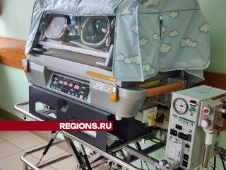 Медики Королева в специальных кувезах выхаживают недоношенных младенцев