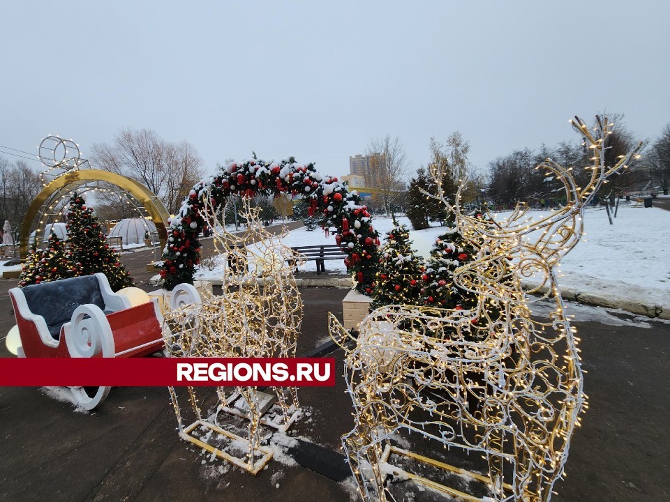 Новогодний декор установили на центральной площади в Одинцове