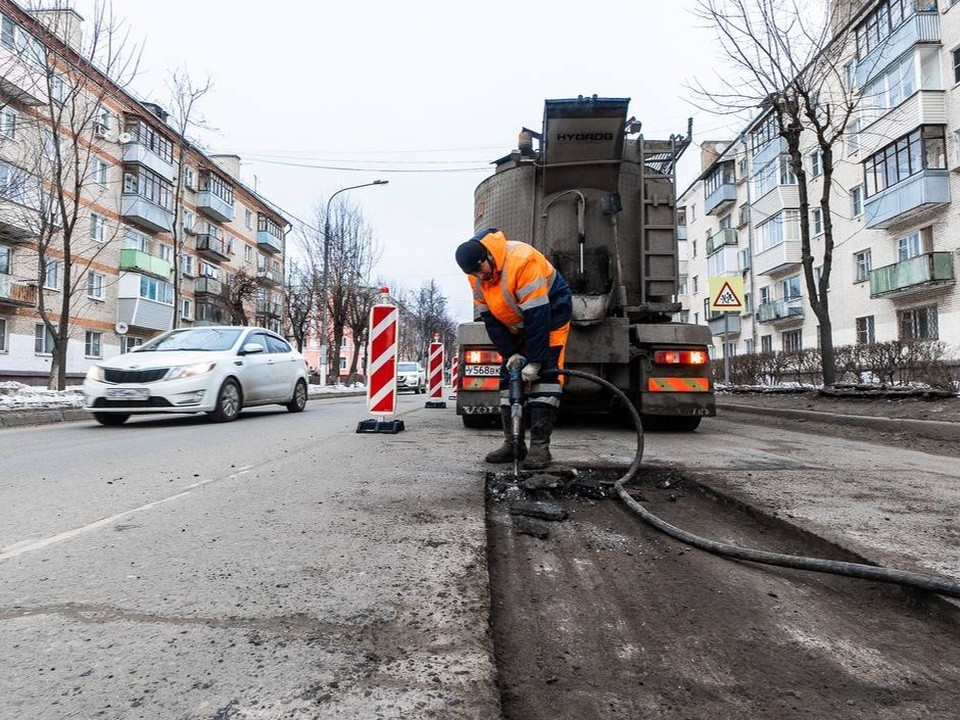 На дорогах Подмосковья отремонтировали более 3 тыс. дефектов покрытия