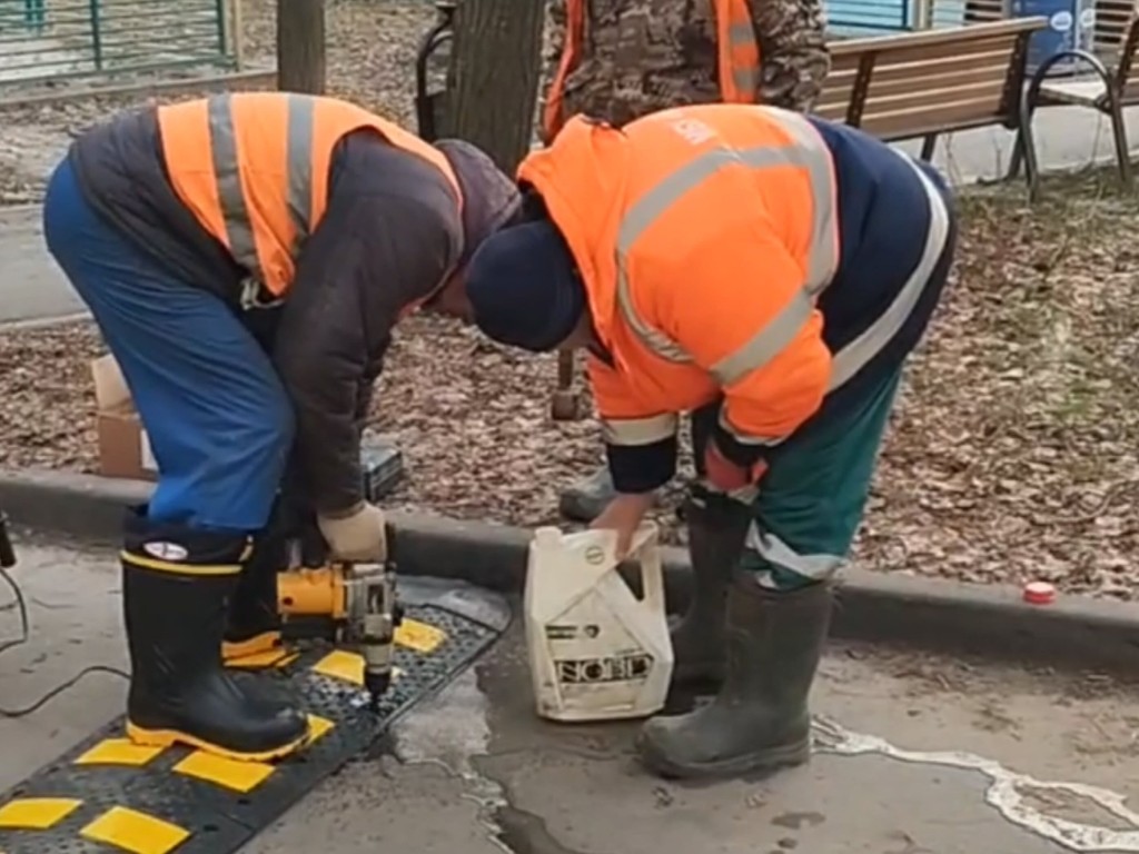 Новый «лежачий полицейский» установили на улице Менделеева