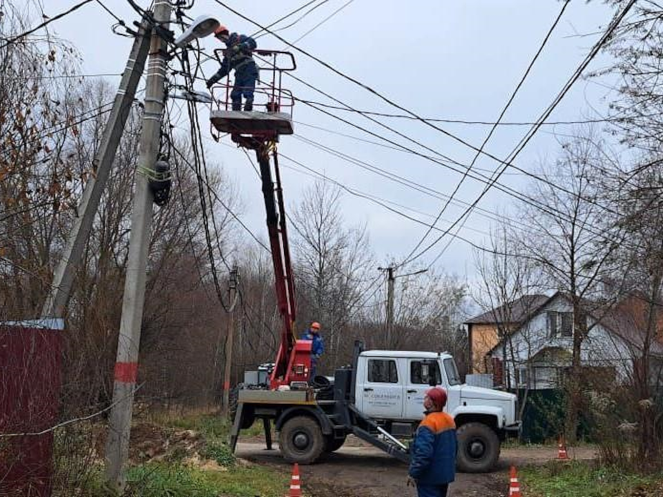 Энергетики подключили новые кабели на улицах Степанидина и Авдеева в Чехове