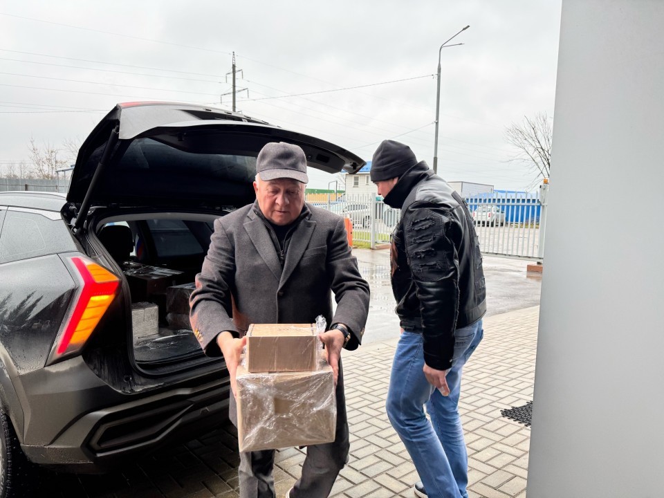 Новогодние сладкие подарки и маскировочные сети отправили бойцам СВО из Солнечногорска