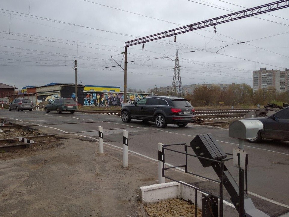 В Подмосковье закрыто движение автомобилей через два железнодорожных переезда