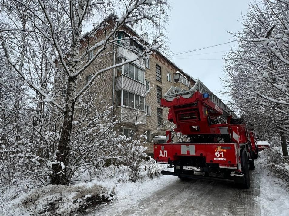 В поселке Дзержинский из-за аккумулятора шуруповерта загорелась квартира