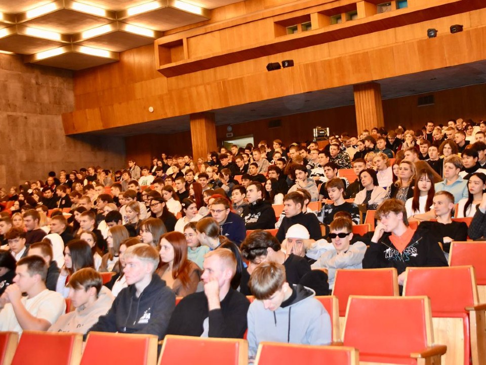 Подольским школьникам показали фильм о якутском снайпере