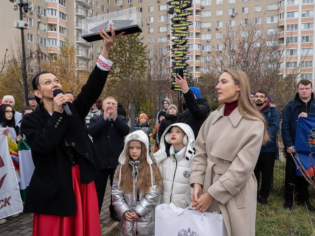 Первая в Подмосковье скульптура Курского соловья появилась в подольском саду камней памяти и славы
