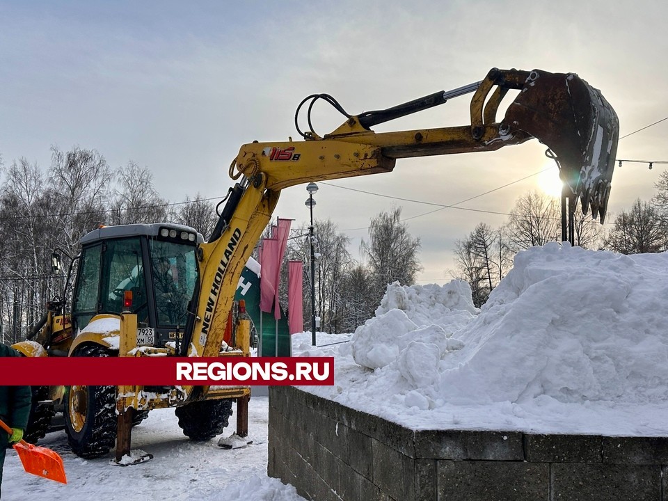 Коммунальщики за пару дней вывезут снег с улиц Мира, Карла Маркса и Крюкова