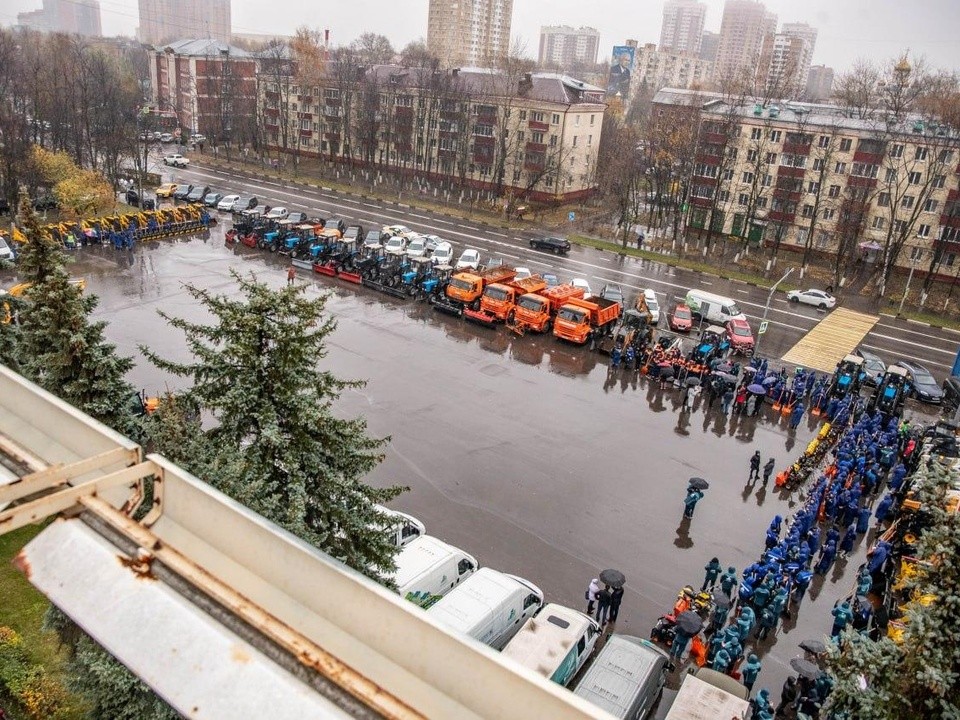 Снегоуборочная техника заступила на дежурство в Реутове