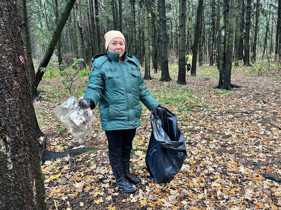 Подольские активисты и волонтеры очистили от мусора обширный участок лесопарка «Елочки»