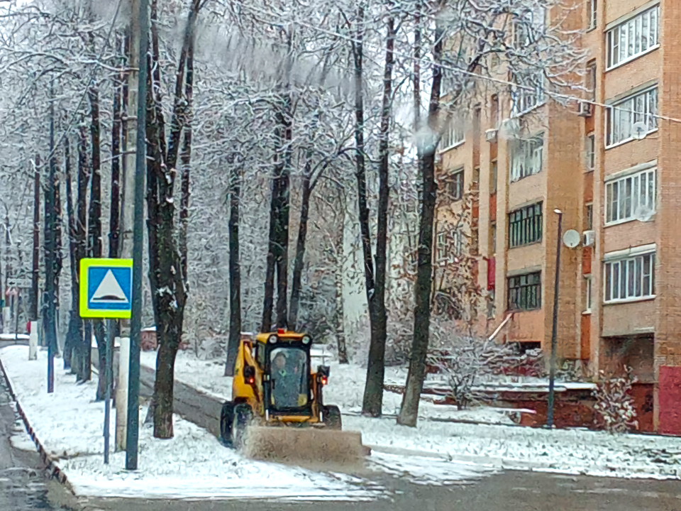 Заявки на уборку снега и вывоз мусора лосинопетровцы могут подать через телеграм-чат