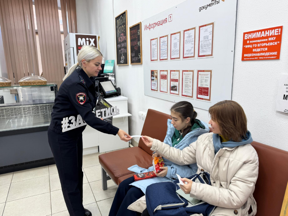 Жителей округа призвали носить световозвращатели в темное время суток