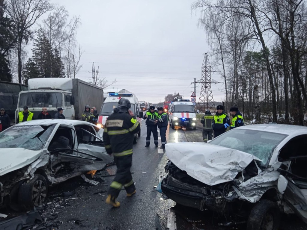 Четыре человека пострадали в ДТП с тремя автомобилями в Ступине