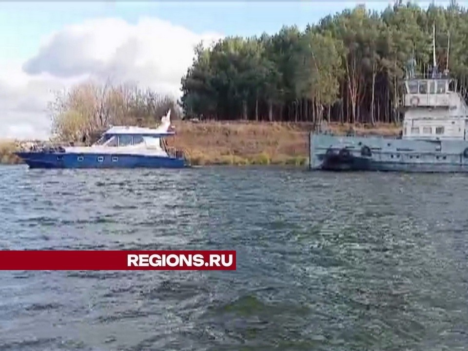 В городском округе Луховицы вытащили севший на мель катер