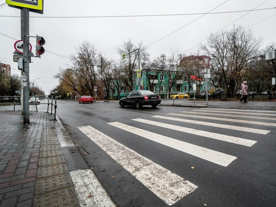 Дорожные службы отремонтировали знаки на улице Московской и Лихачевском проспекте