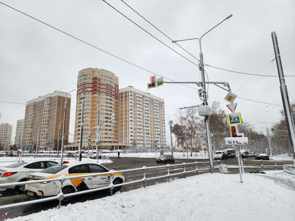 В Подольске коммунальщики обработали реагентами дороги и тротуары после сильного снегопада