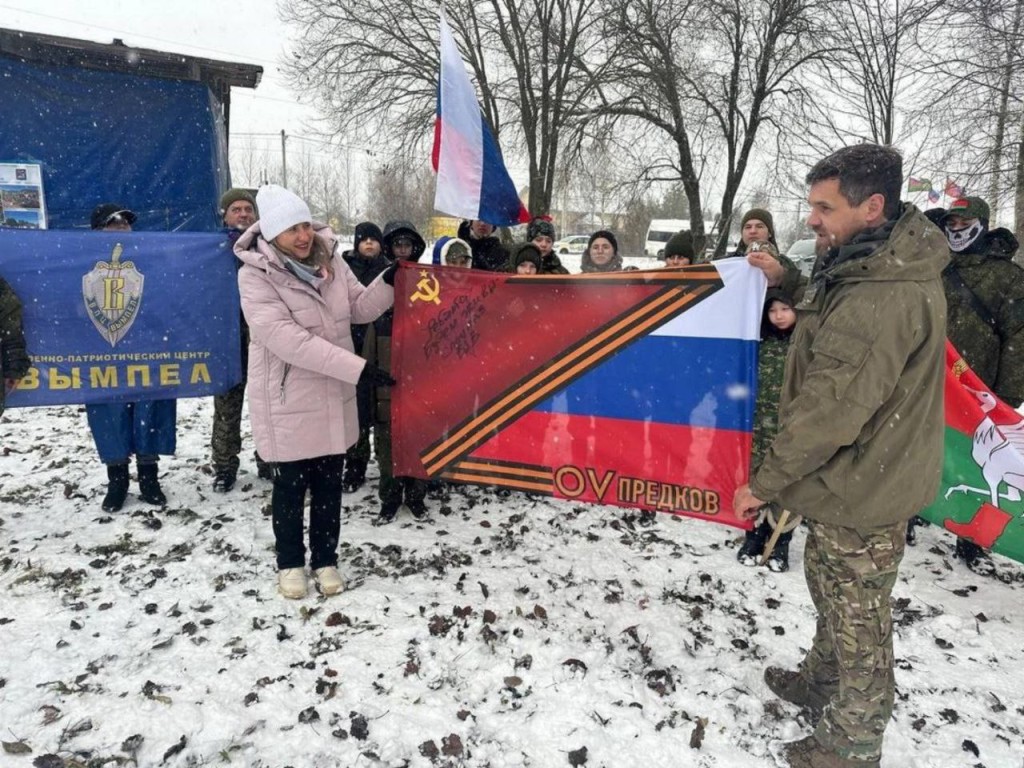 Фронтовое знамя участников СВО передали в Талдомский музей Боевой Славы