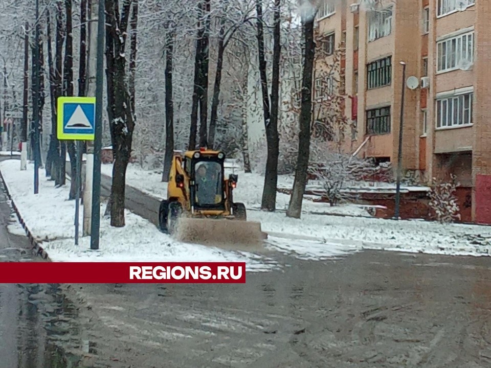 В Красноармейске убрали снег около всех социально значимых объектов