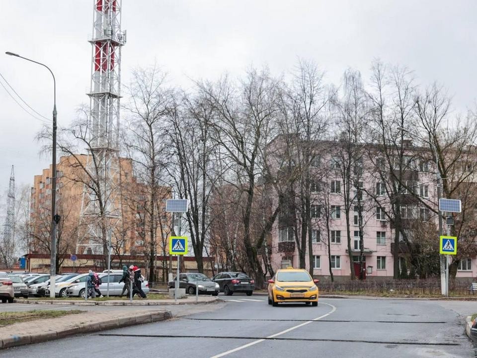 В Пироговском завершается укладка нового асфальта на улице Фабричной