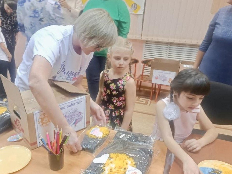 В Волоколамске детсадовцы в собрали посылки участникам СВО