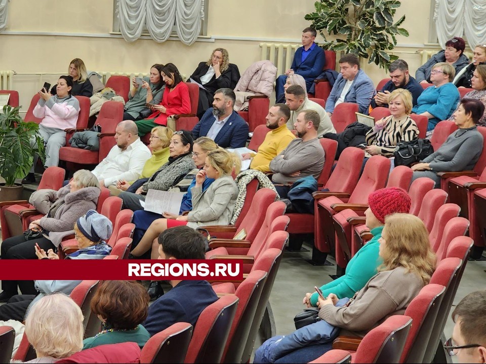 Жителям Лобни рассказали о ремонте домов и новогоднем украшении города