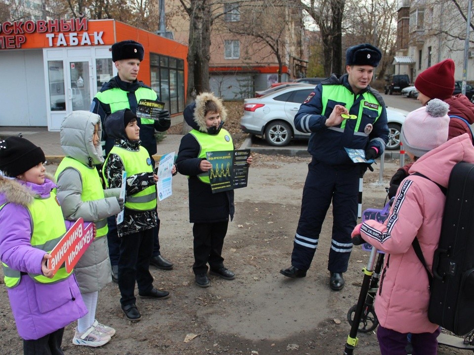 Юные инспекторы в Котельниках напомнили о важности ПДД